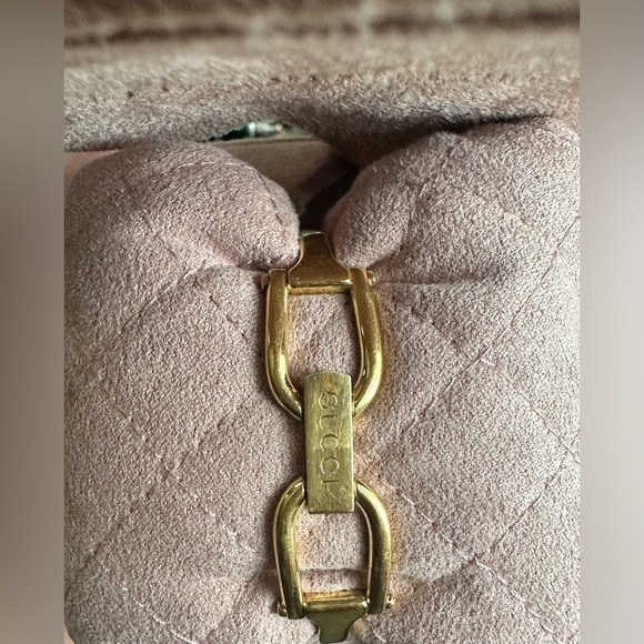 Gucci Horsebit
Vintage Gucci 1500L Horsebit Gold Plated Bangle Watch - Picture 10 of 15